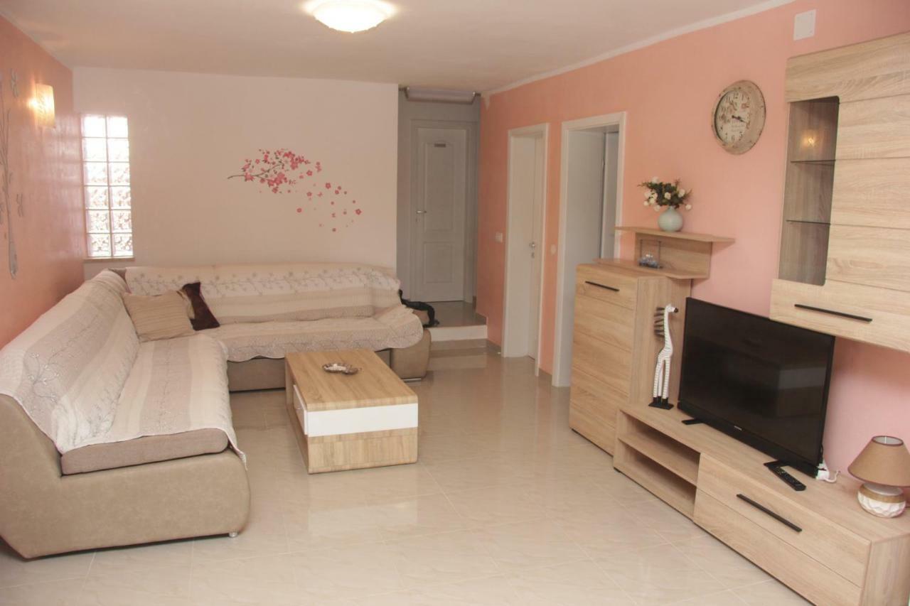 Vacation House "Viola" Фажана Экстерьер фото